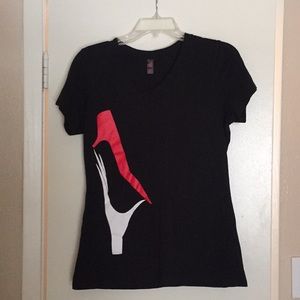 V neck black t’shirt.